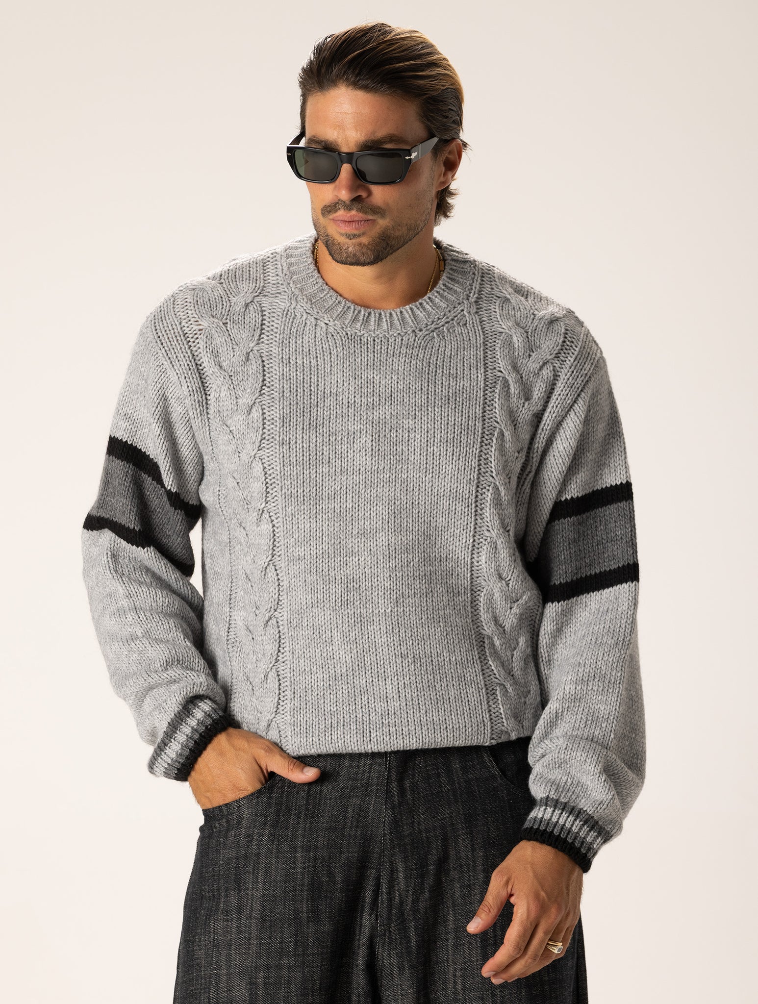 HARDY JERSEY DE CUELLO REDONDO EN GRIS