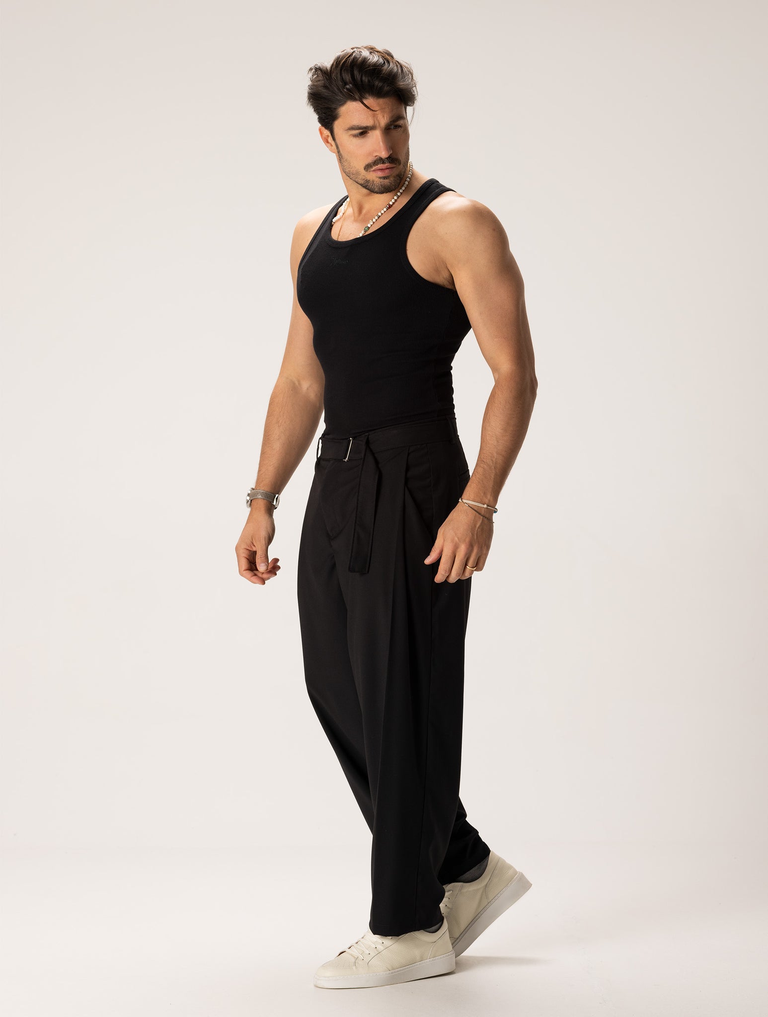 SOSUKE PANTALON NOIR DÉCONTRACTÉ