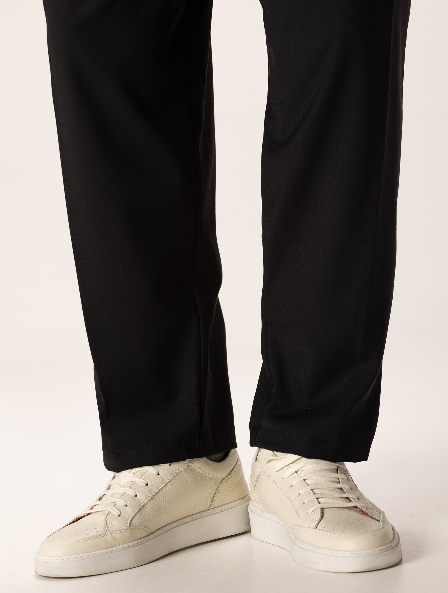 SOSUKE CASUAL PANTS IN BLACK