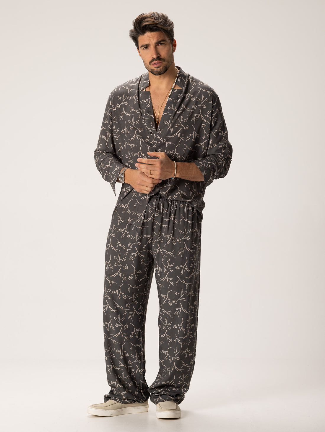 JAPAN TRAJE EN BEIGE