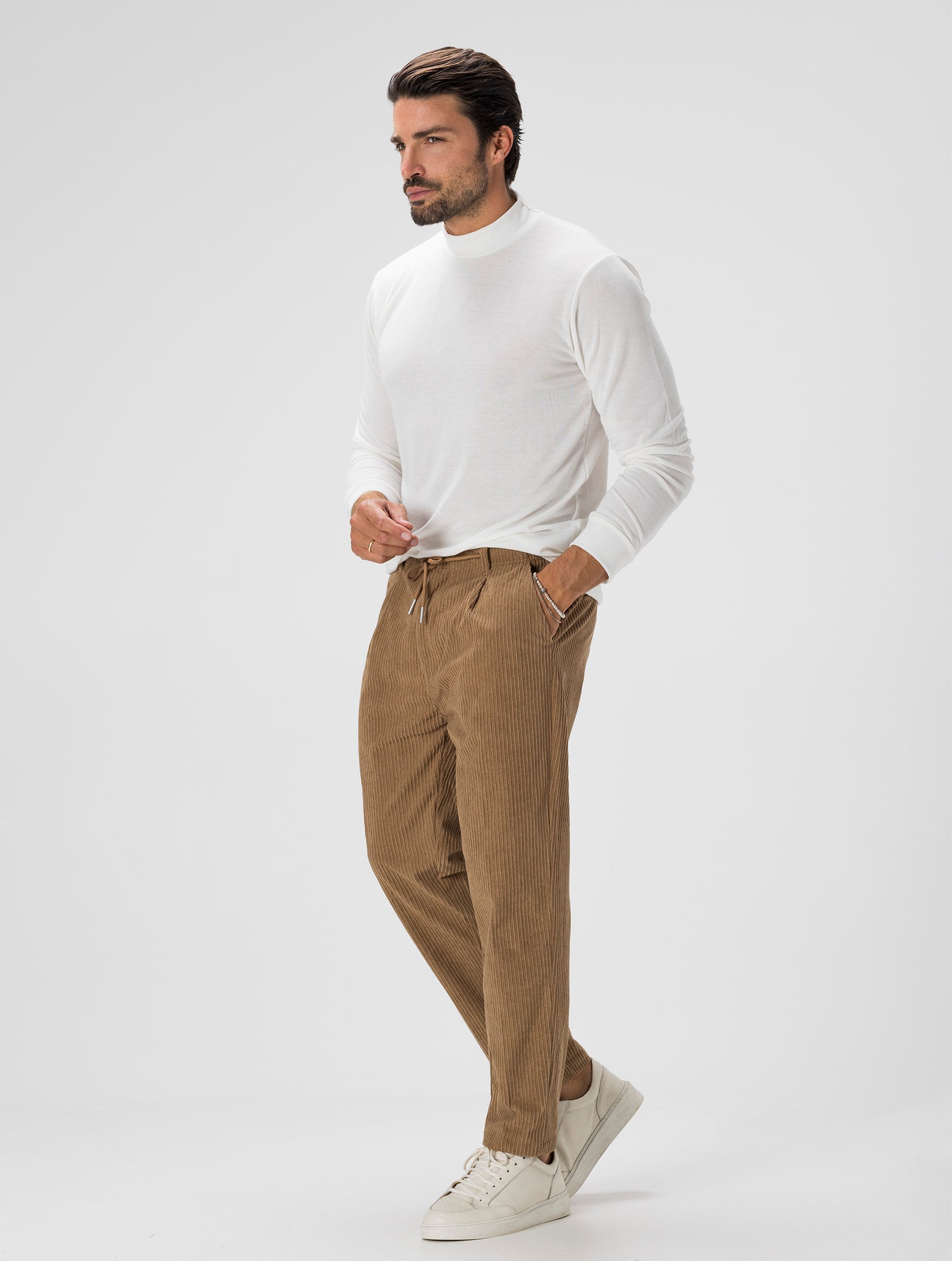 RHYS  PANTALON EN VELOURS CAMEL