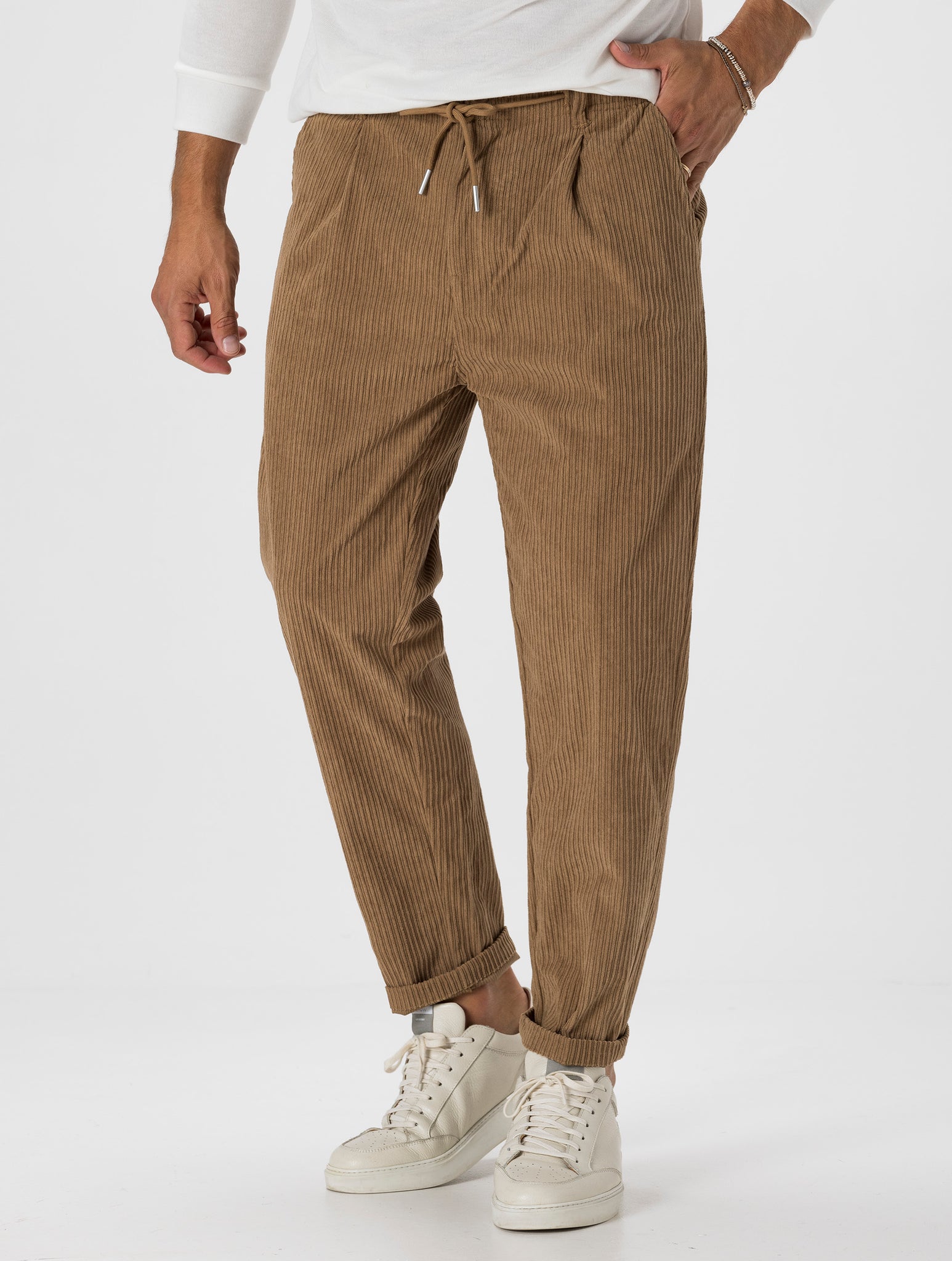 RHYS  PANTALON EN VELOURS CAMEL