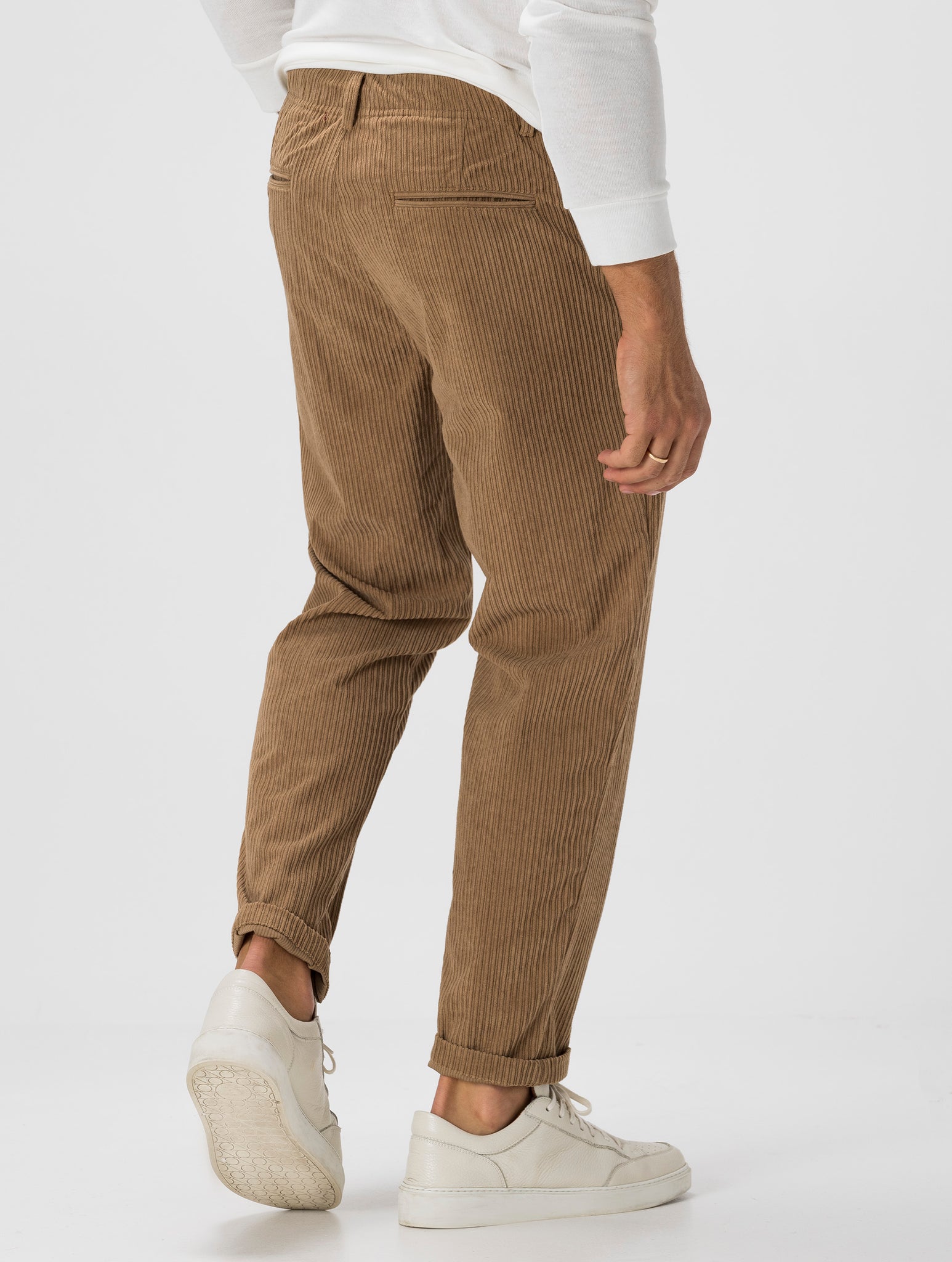 RHYS  PANTALON EN VELOURS CAMEL