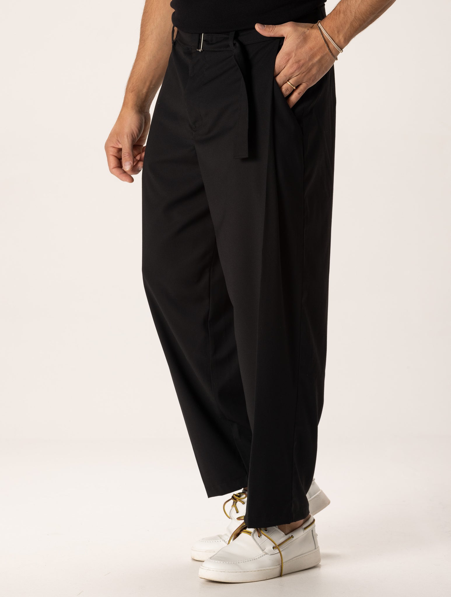 SOSUKE CASUAL PANTS IN BLACK