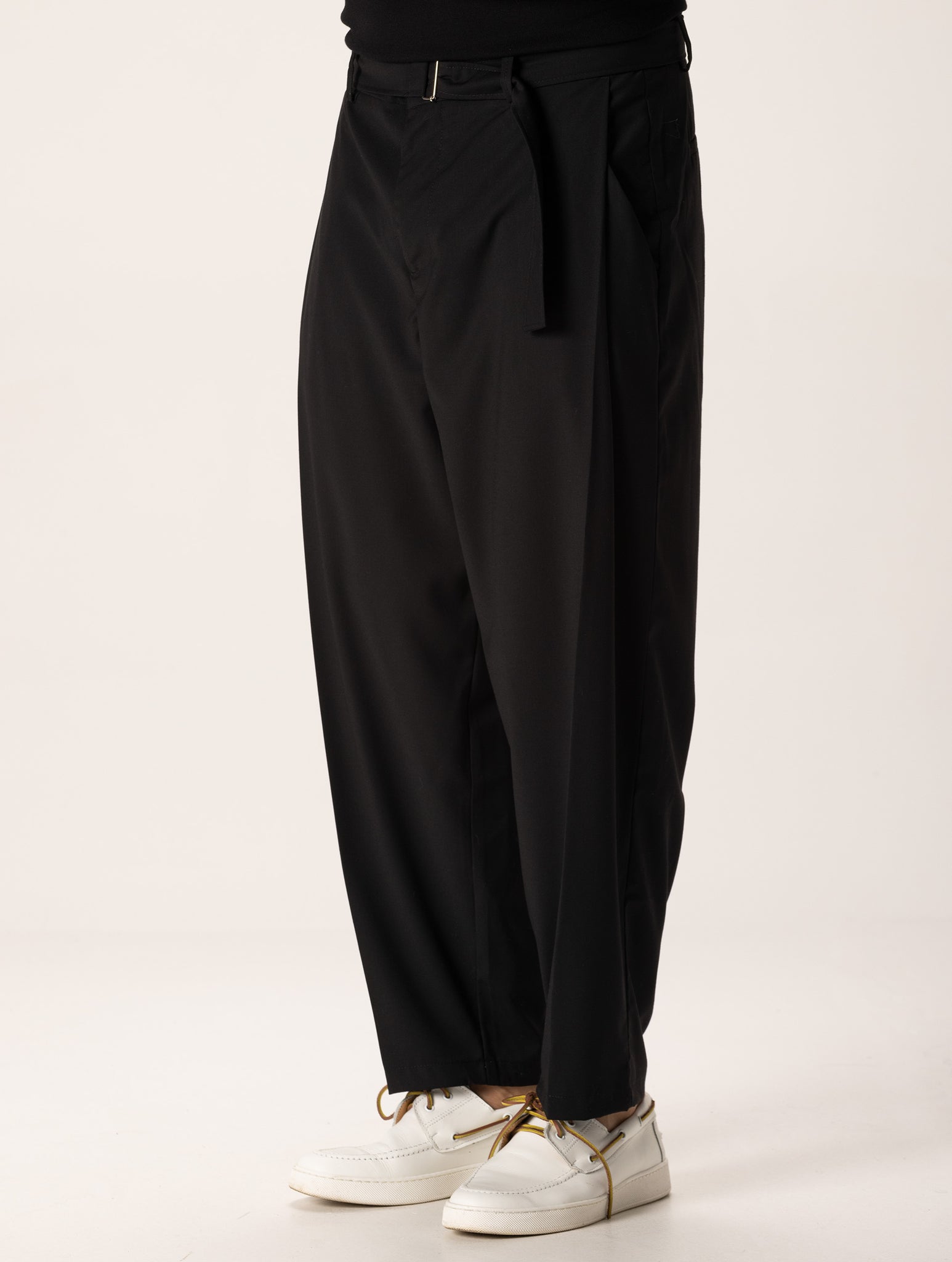 SOSUKE CASUAL PANTS IN BLACK