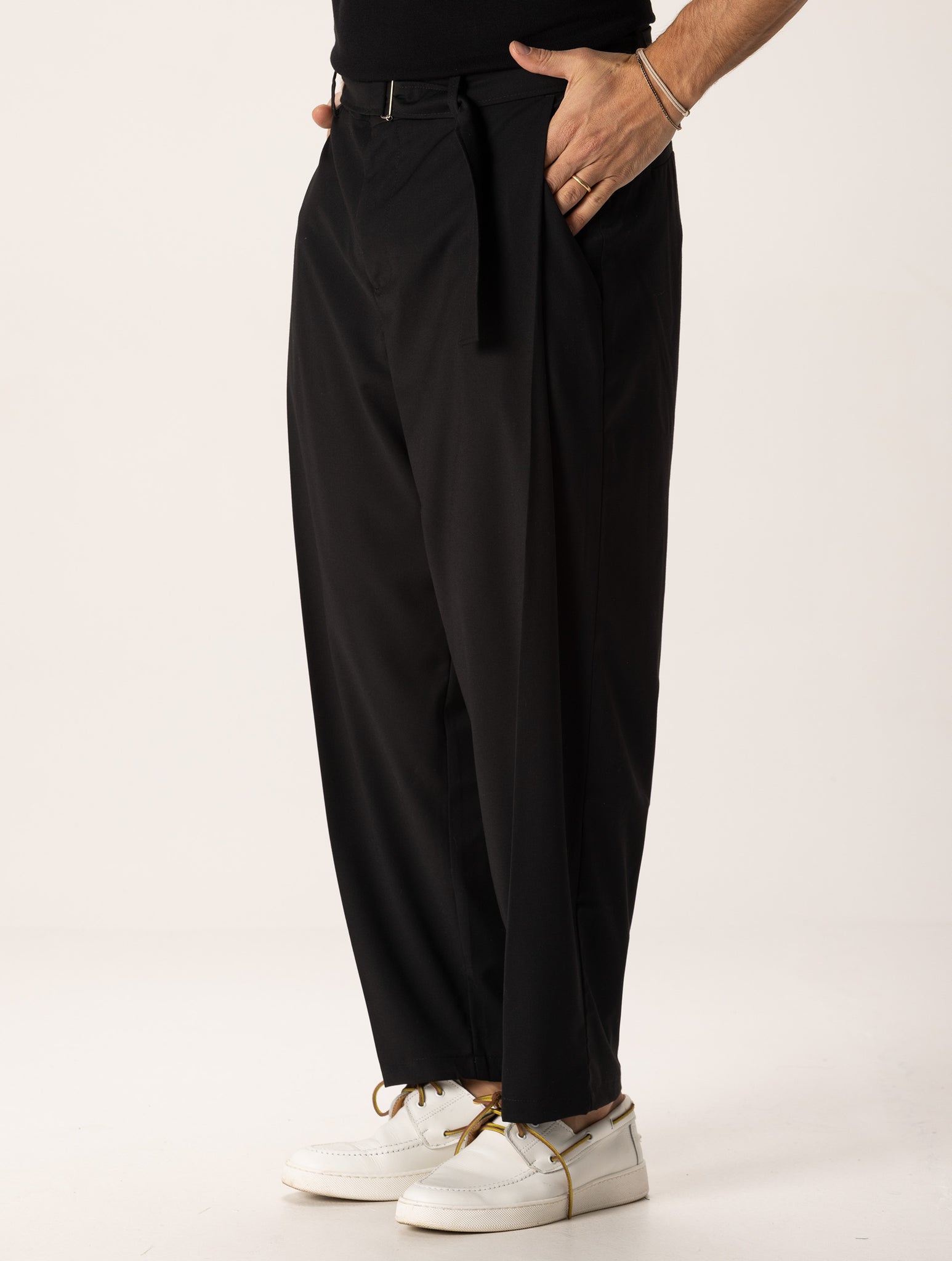 SOSUKE CASUAL PANTS IN BLACK