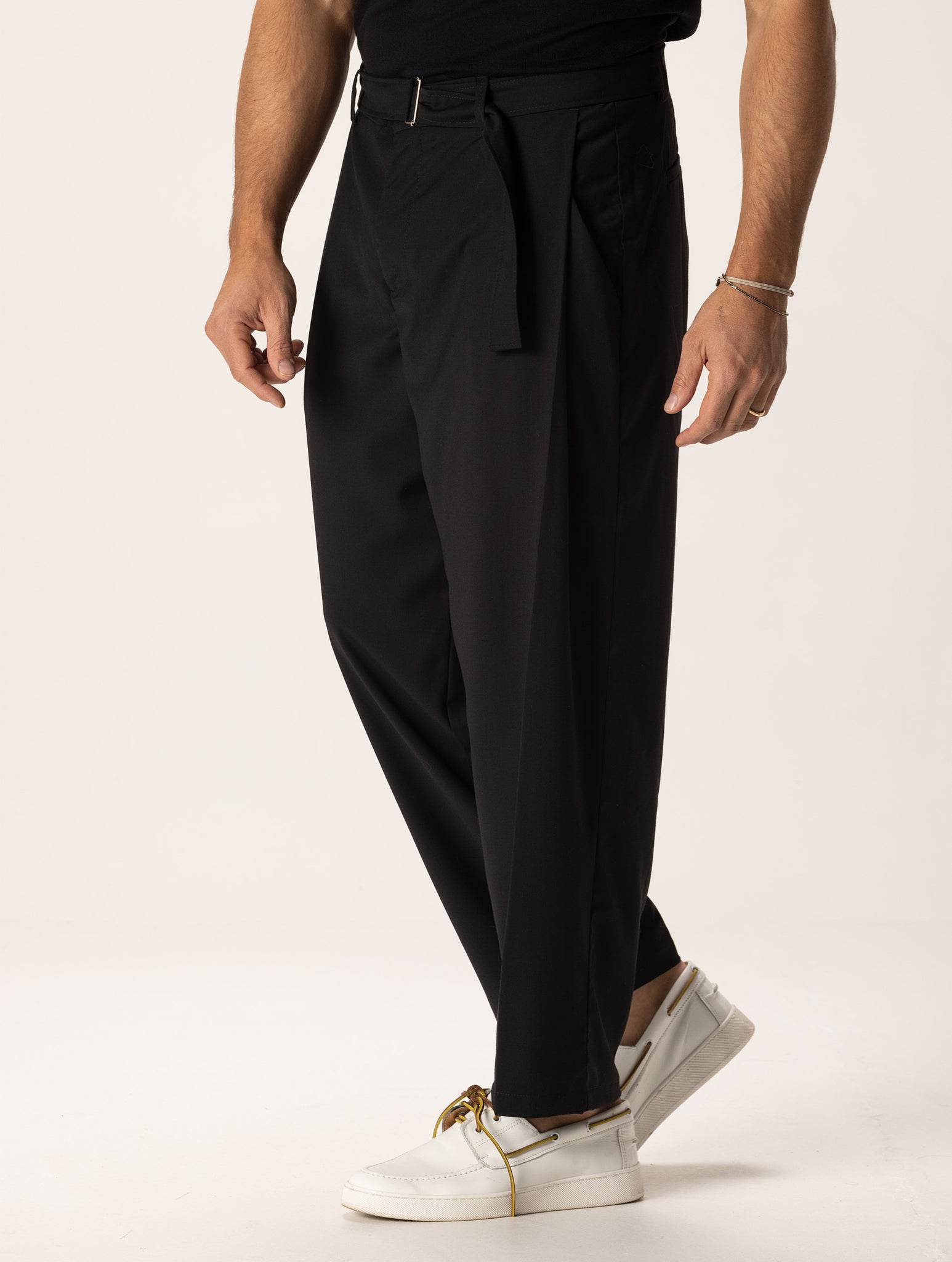 SOSUKE PANTALON NOIR DÉCONTRACTÉ