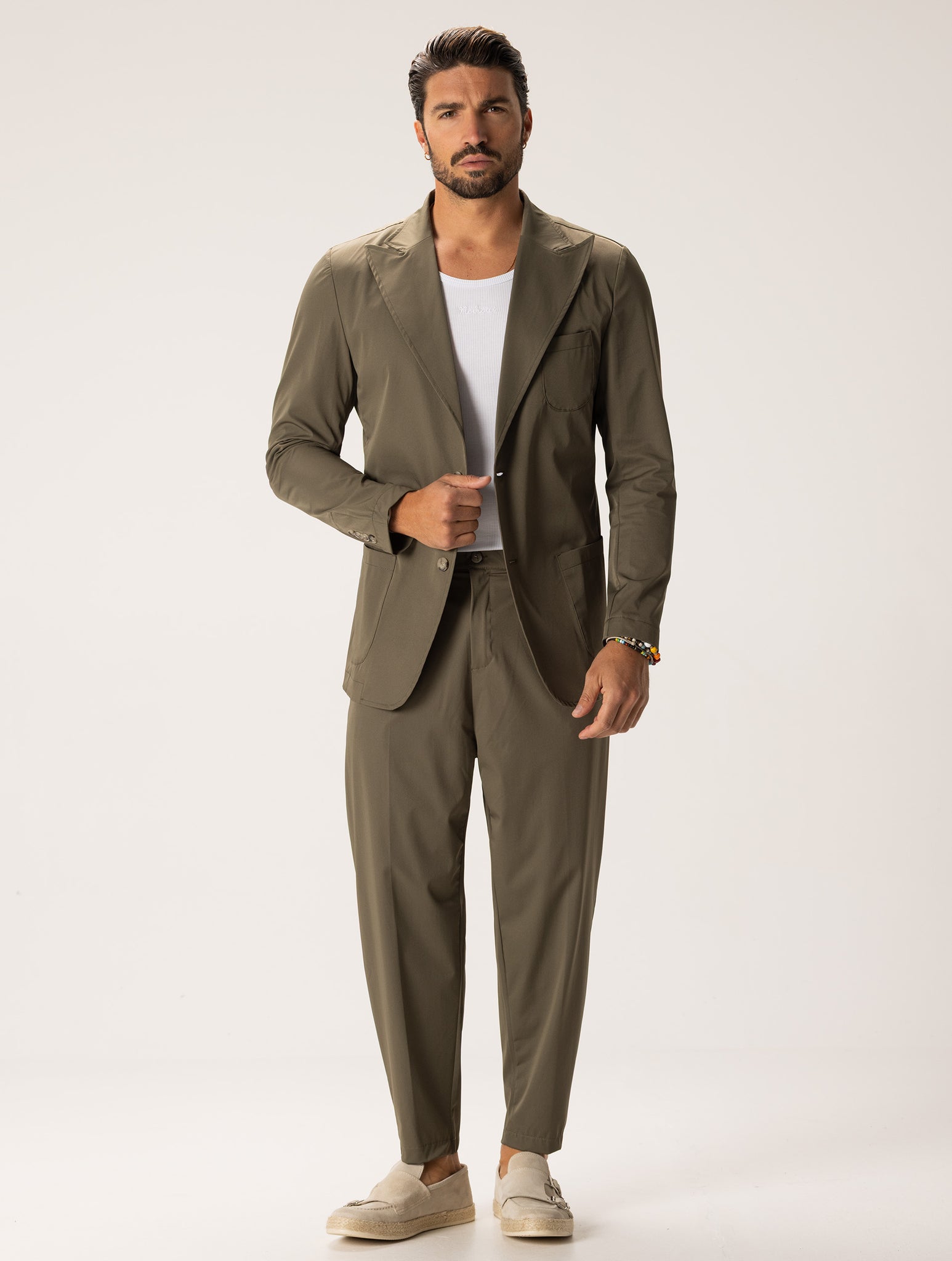 HIRO TRAJE TEJIDO TECNICO VERDE