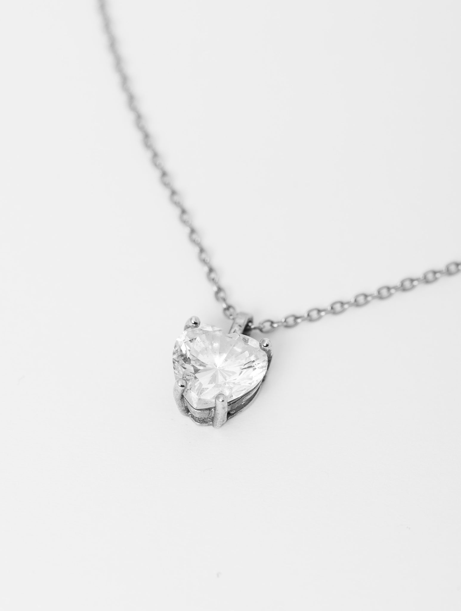 FLEUR HEART NECKLACE IN SILVER