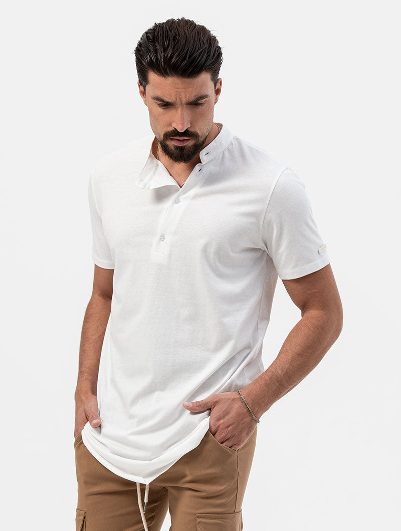 BASIC T-SHIRT IN WHITE HENLEY NECK