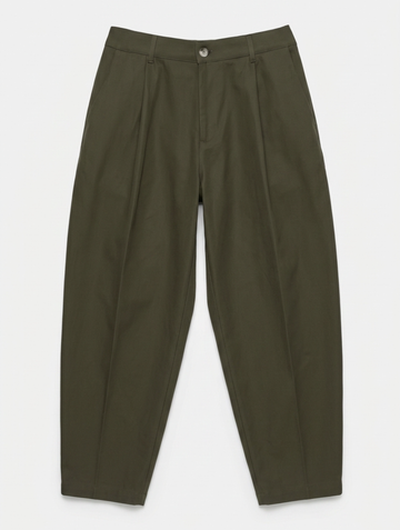 PANTALONES CASUALES DE GABARDINA EN VERDE