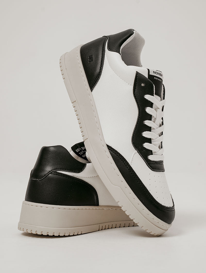 089 SNEAKERS IN BLACK AND WHITE