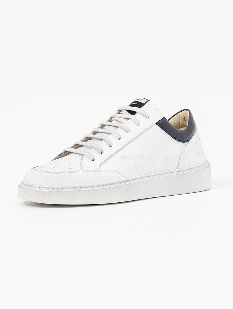 009 SNEAKERS IN WHITE AND DARK BLUE
