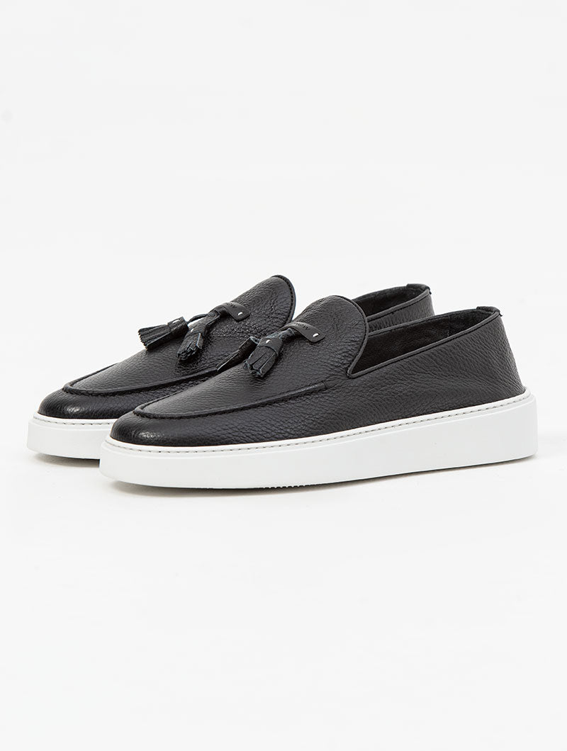 SLIP-ON LEATHER SHOES IN BLACK