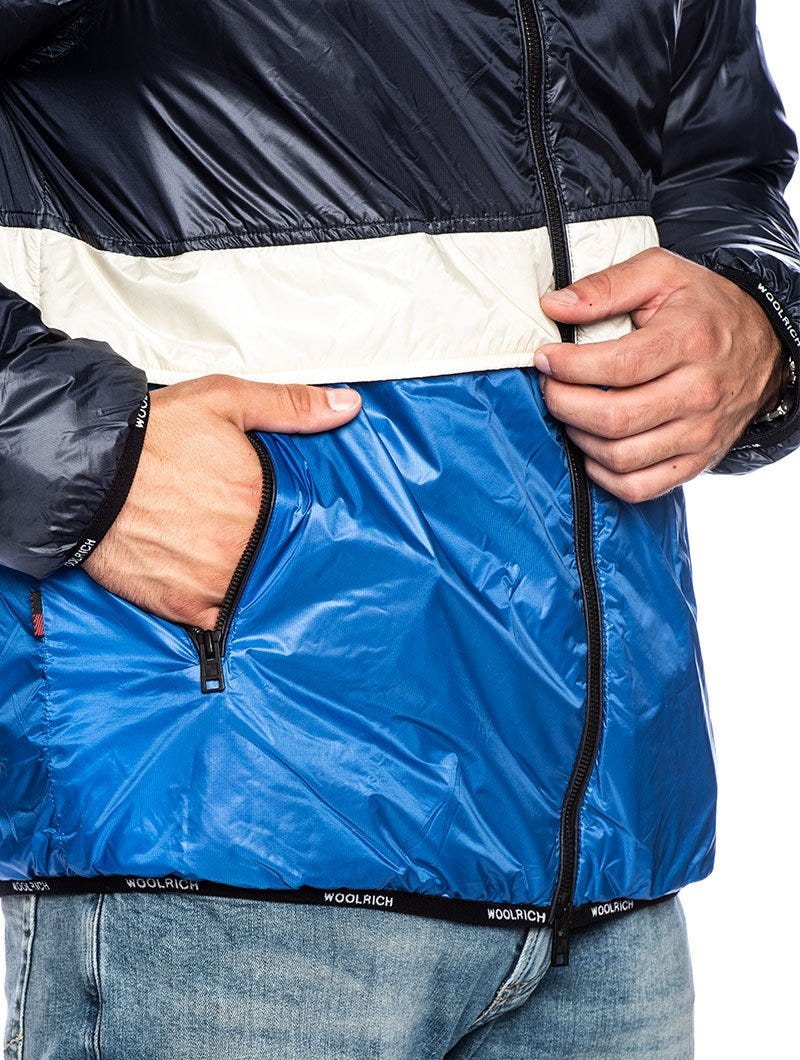 PACK-IT DOWN JACKET IN WHITE AND BLUE